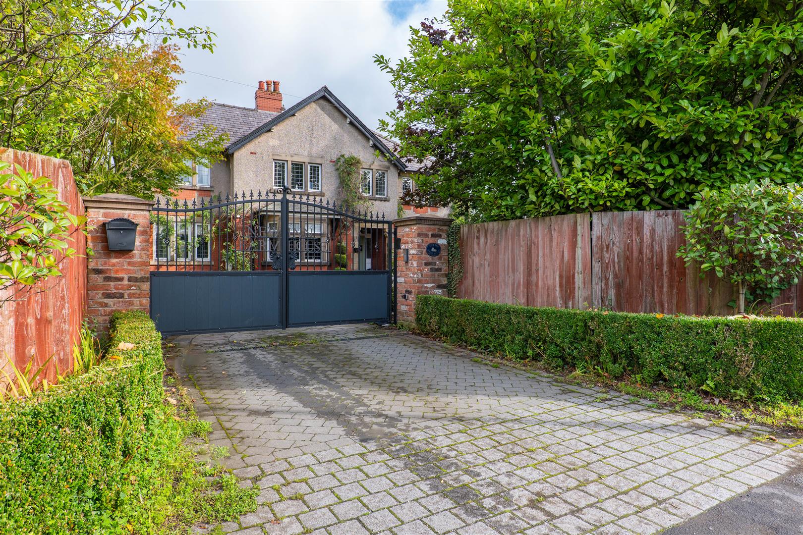 Dawson Lane, Leyland